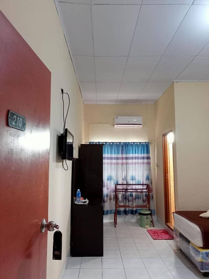 Hotel Nusa Indah Palopo Bagian luar foto